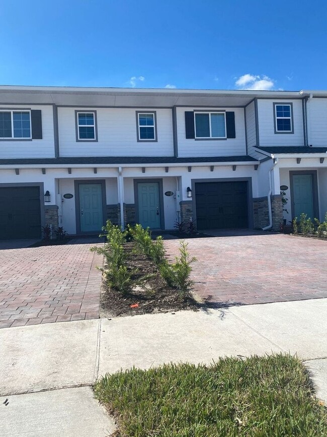 Building Photo - 3 Bedroom 2.5 Bath Townhouse in Eden at Cr...
