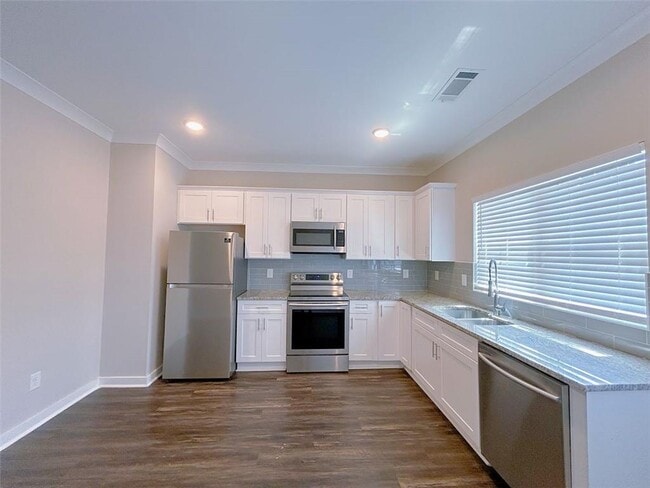 Building Photo - 2031 Ocean Dr NW