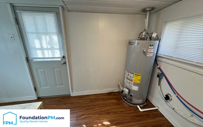 Photo - 2569 Henderson St