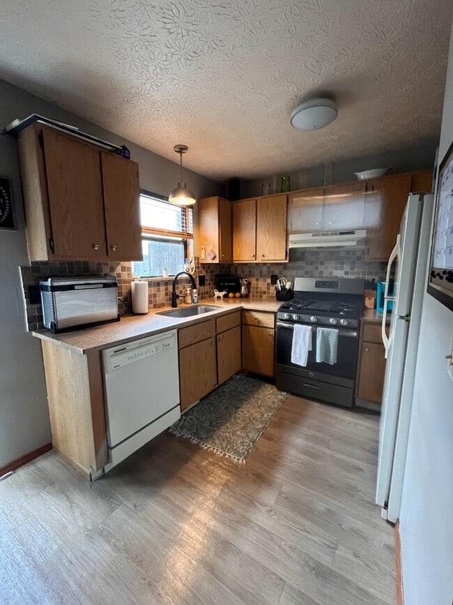 Photo - 8167 Newark Ave