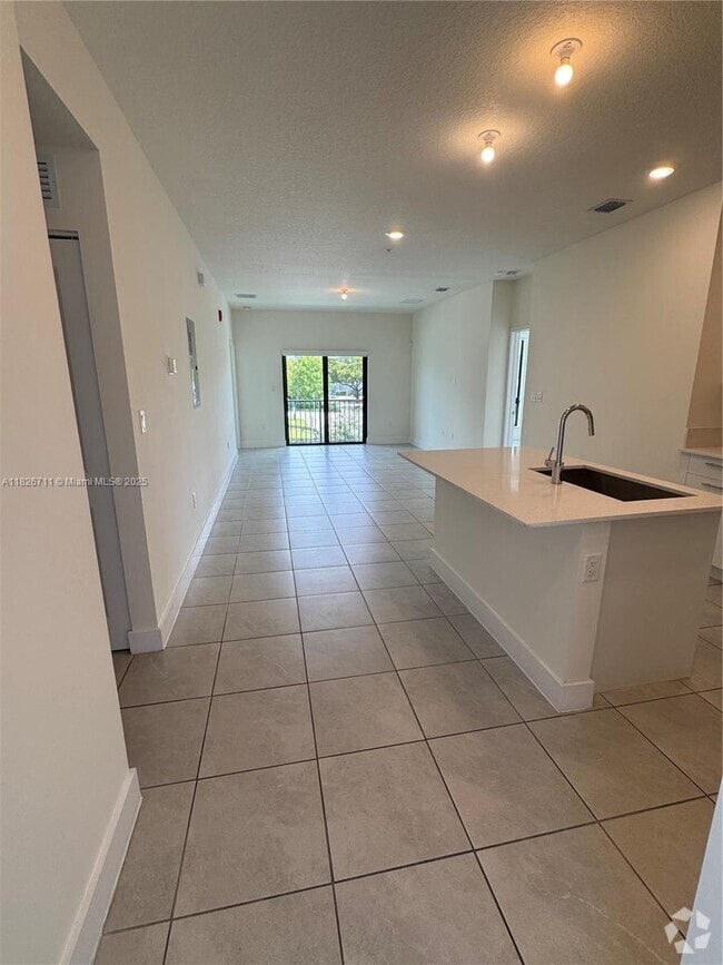 Building Photo - 8001 NW 41st St Unit F-201 Rental