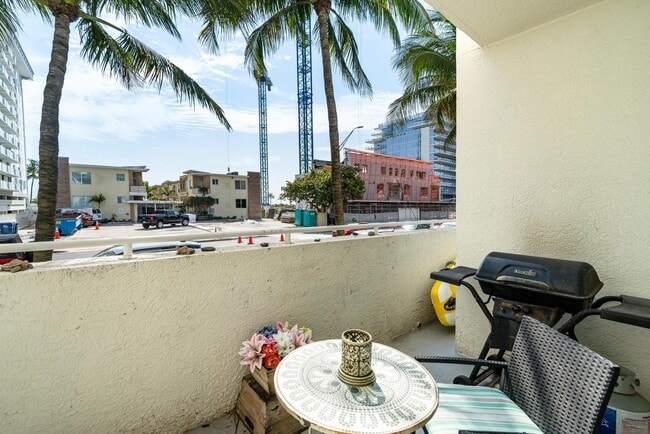 Photo - 9172 Collins Ave Unidad 210