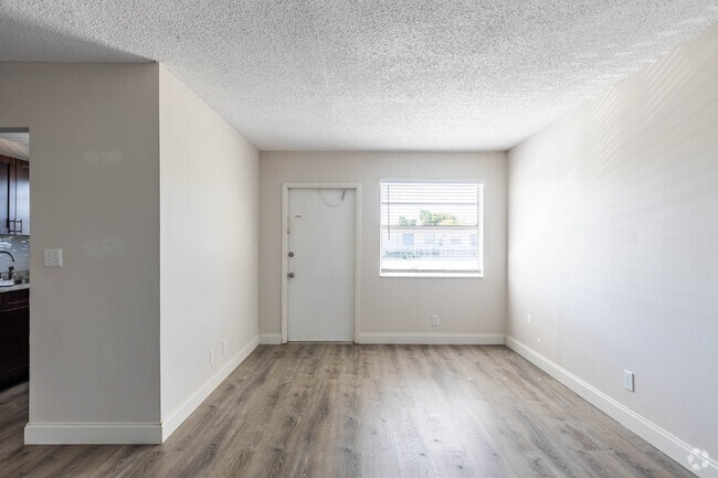 1 BR, 1 BA