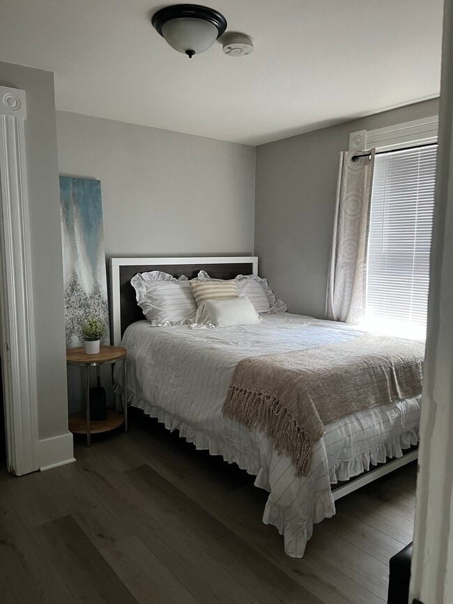 Building Photo - 549 Hevey St Unit 2