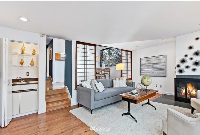 Building Photo - Capitol Hill 2-bedroom Condo
