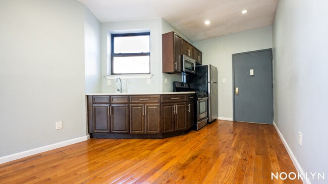 Building Photo - 373 E 28th St Rental
