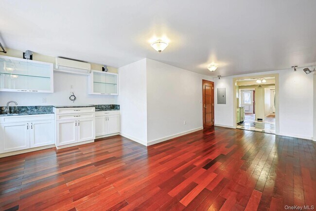 Building Photo - 21-63-63 23rd St Unit 1 Rental