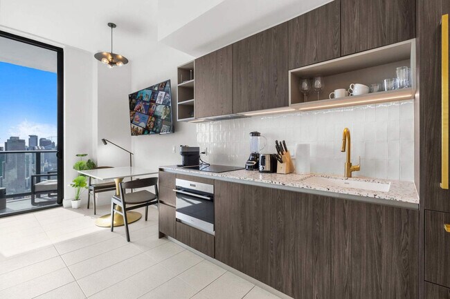 Photo - 159 NE 6th St Unidad SI FL49-ID1255896P