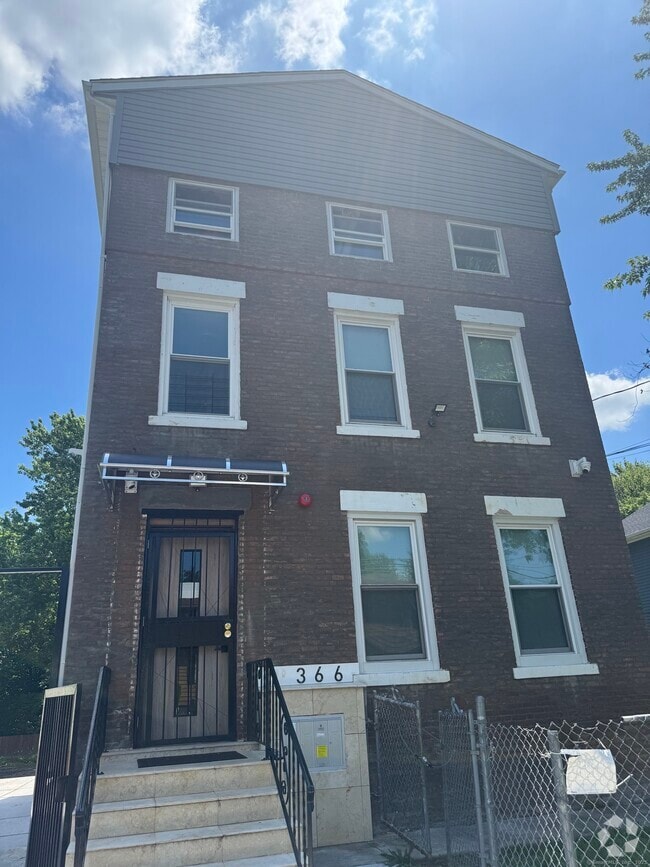 Building Photo - 366 Bellevue St Rental