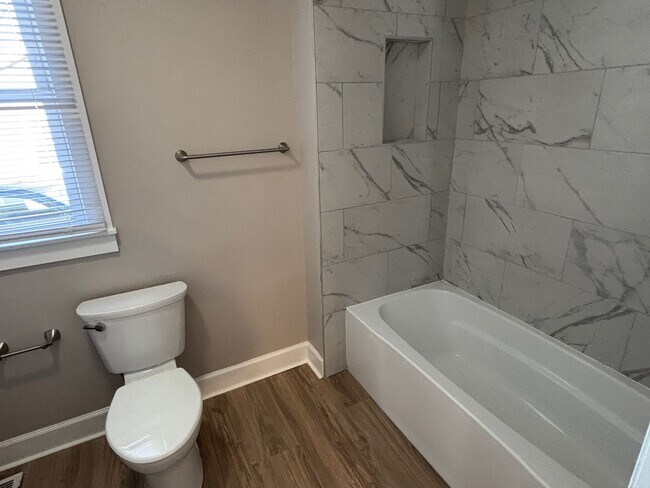 Photo - 402 E Elm St