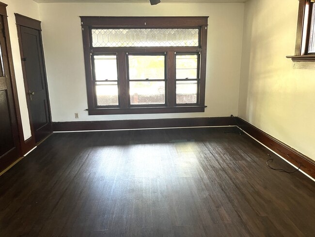 Building Photo - 1158 Brown Ave Unit 2