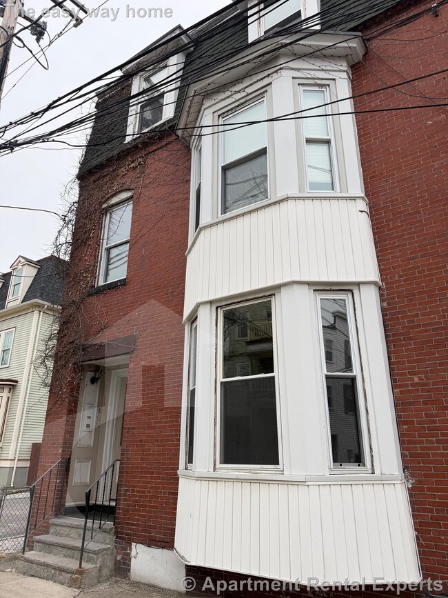 Building Photo - 9 School St Unit #1