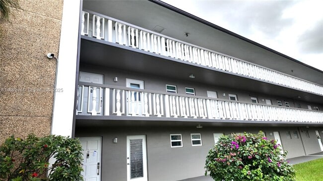 Photo - 5200 Washington St Unit 302