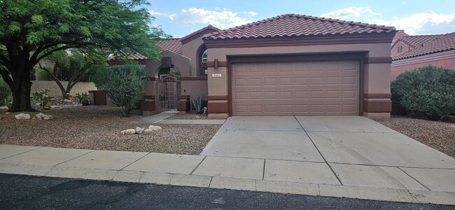 Building Photo - Gated Ridge at La Reserve Oro Valley_Great... Rental