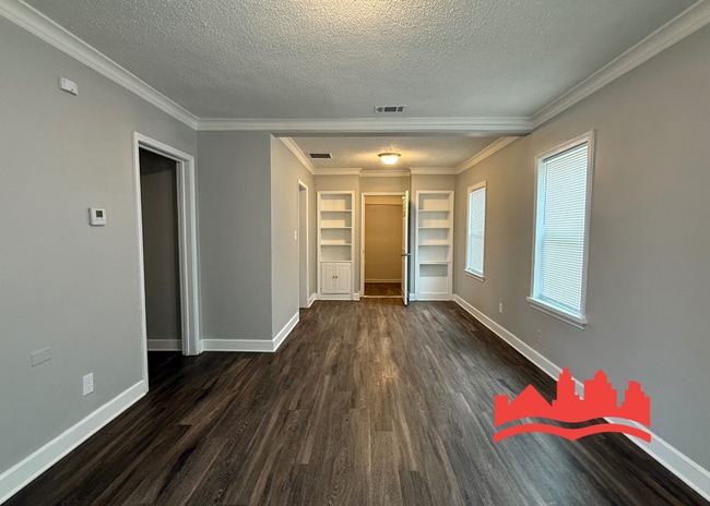 Photo - 993 Gordon St