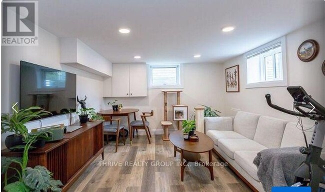 Photo - 118 Brampton Rd