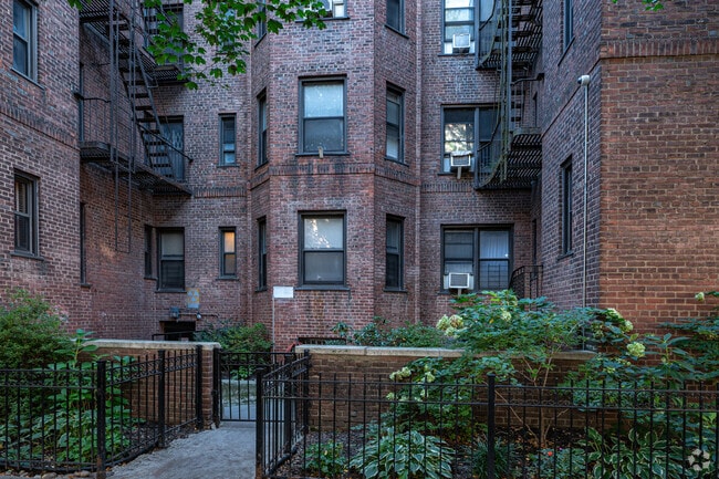 Photo - 3535 75th St