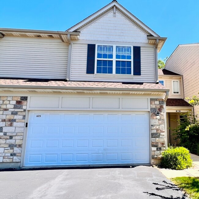 Photo - 625 Shakespeare Dr Townhome