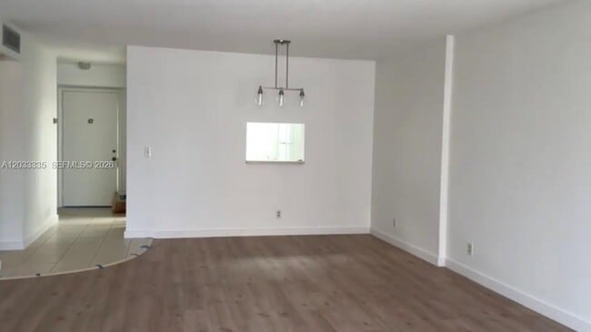 Building Photo - 201 SE 11th Terrace Unit 302