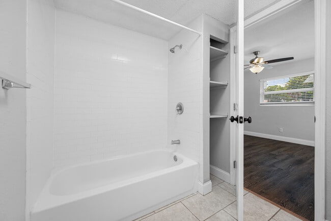 Photo - Southern Oaks