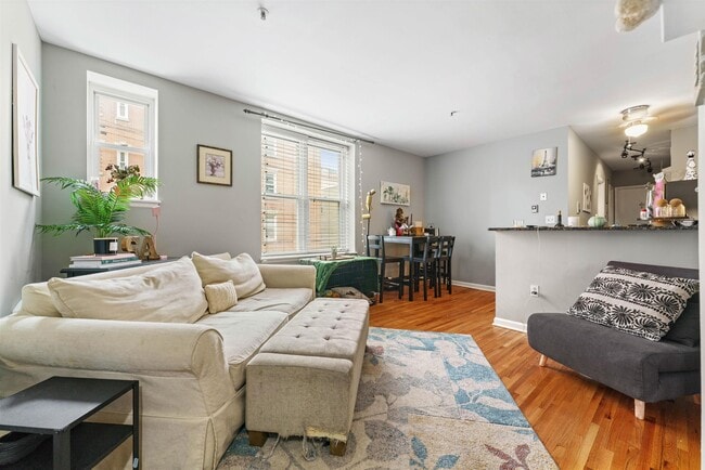 Building Photo - 533 Monroe St Unit 2C Rental