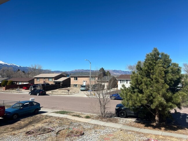 Building Photo - 4 Bed / 2 Bath Home with Finished Basement & Fenced Yard – Colorado Springs