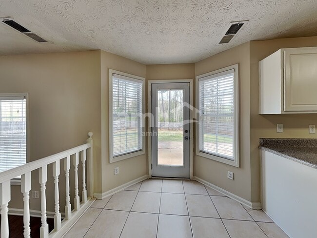 Photo - 550 Brook Hollow Dr