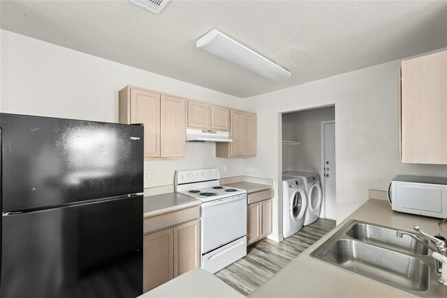 Photo - 808 Sagewood Trail