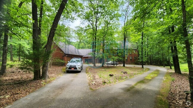 Building Photo - Available Soon! RARE! Exquisite home for l...