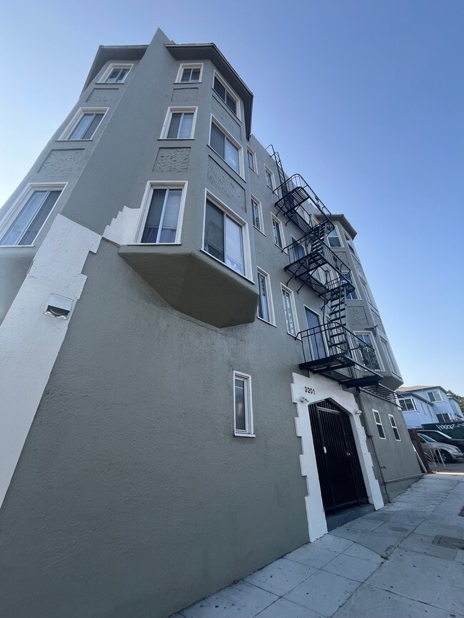 3201 Beaumont Ave.
