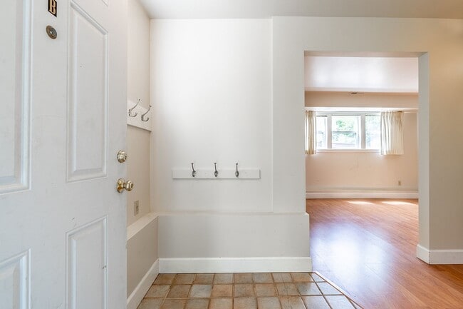 Photo - 2BR Apartment in Classic Capitol HIll House