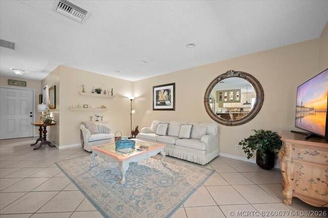 Photo - 1419 Riverside Cir
