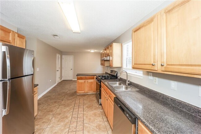 5176 Round Table Dr