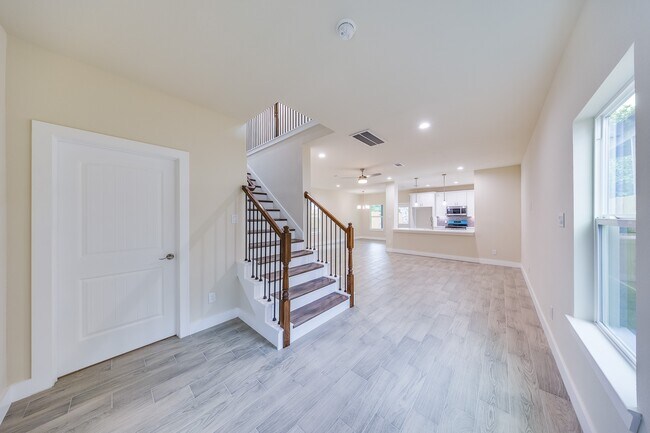 Photo - 10512 Exeter St