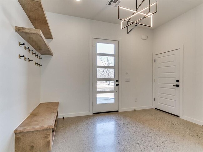 Photo - 605 N Idaho Ave