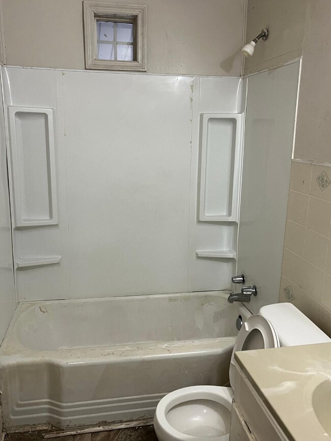 Photo - 808 Jaycee Terrace