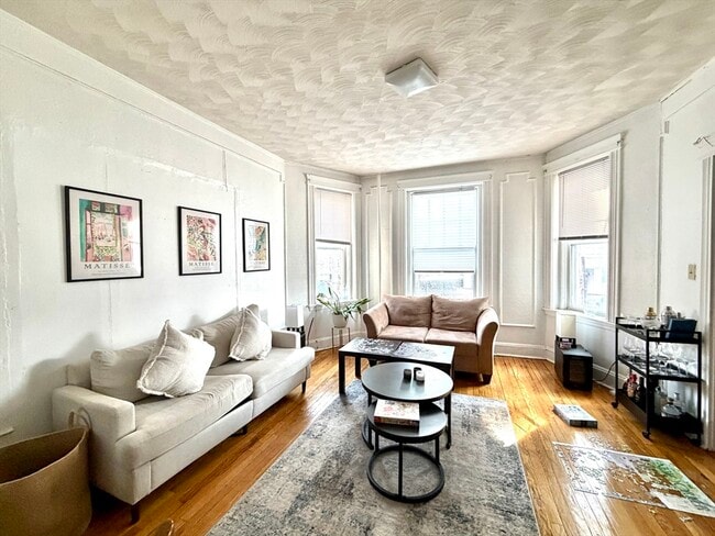 Building Photo - 7 Devotion St Unit 1