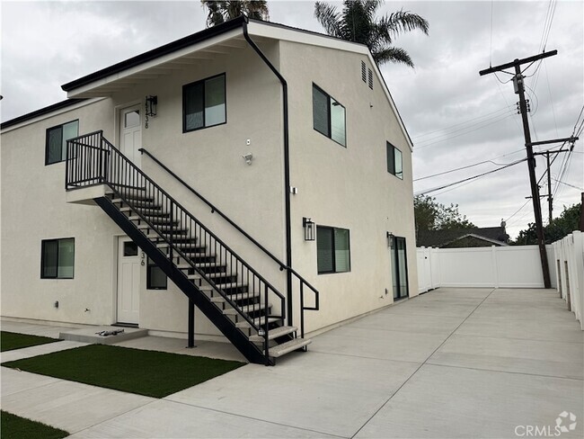 Building Photo - 15238 Kingsbury St Rental
