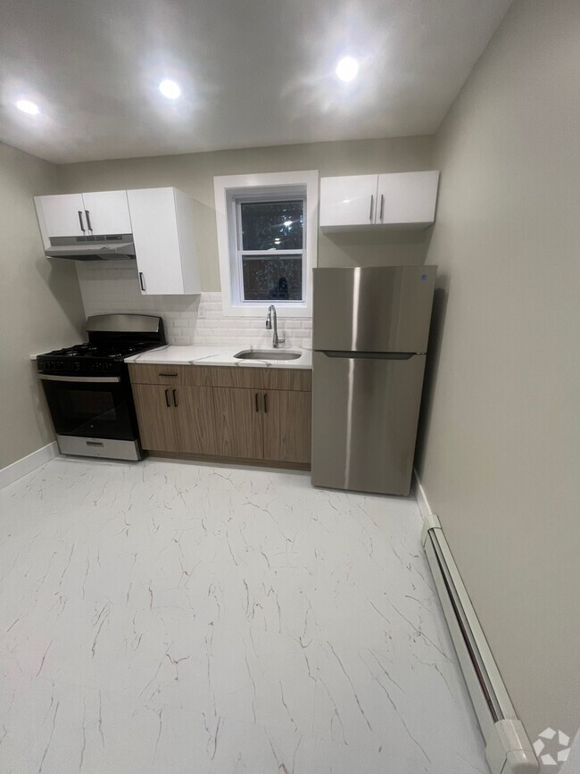 Building Photo - 9 Stecher St Unit 1R Rental