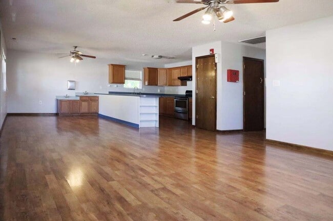 Photo - 204 N Cedar St