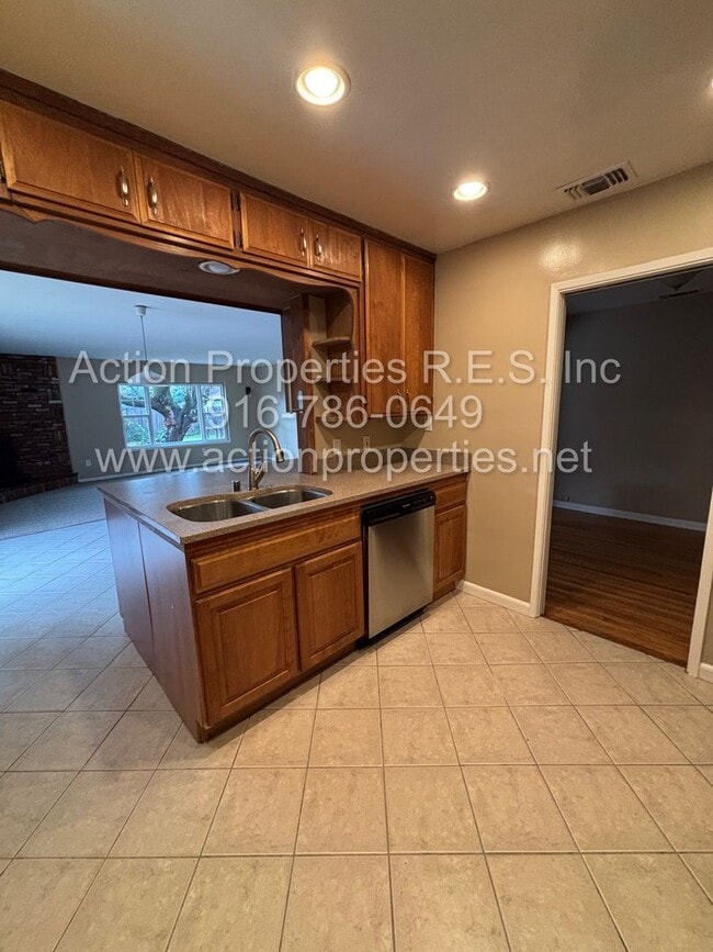 Photo - Central Roseville -  4 Bed, 2 Bath - Single Story - Separate Living and Family Rooms - Large Yard