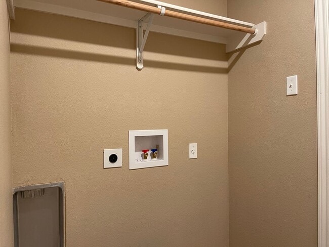 Building Photo - 1019 Preston Trails Unit A