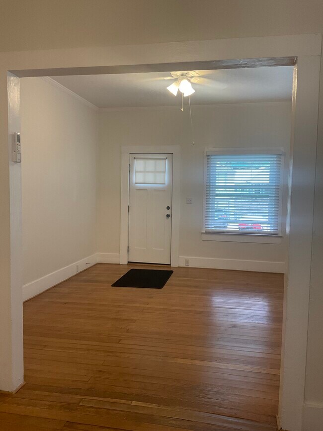 Living Room - 514 Tombstone Cyn Unit Apt. A