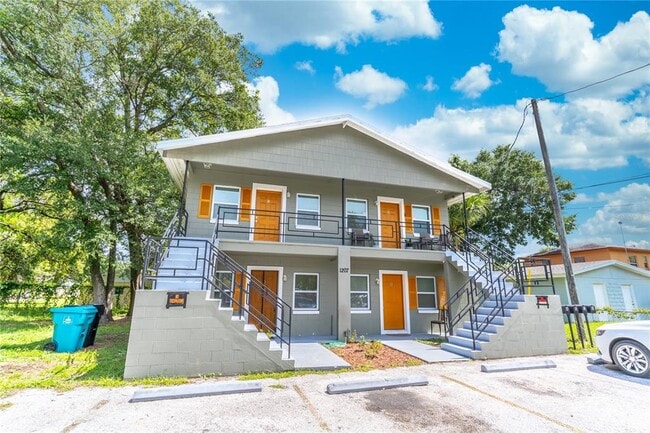 1207 Cypress St