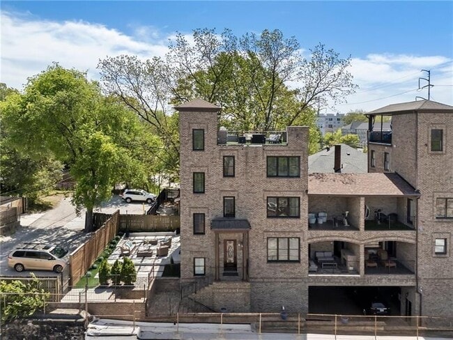 Photo - 631 Boulevard NE