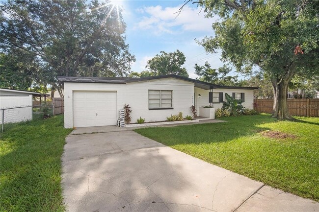 Building Photo - 9618 Pineridge Ave Rental