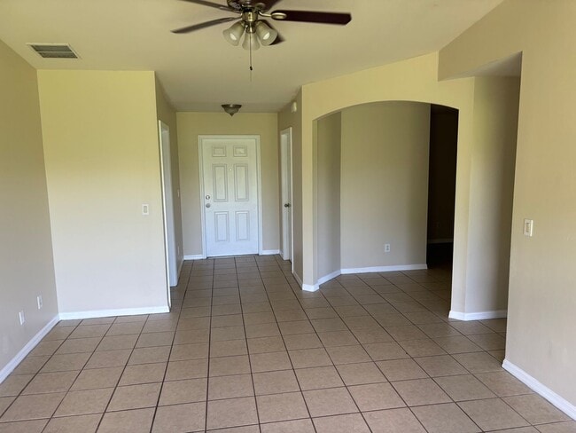 Photo - 4756-4758 28 ST SW Unit 4756 28 th ST SW