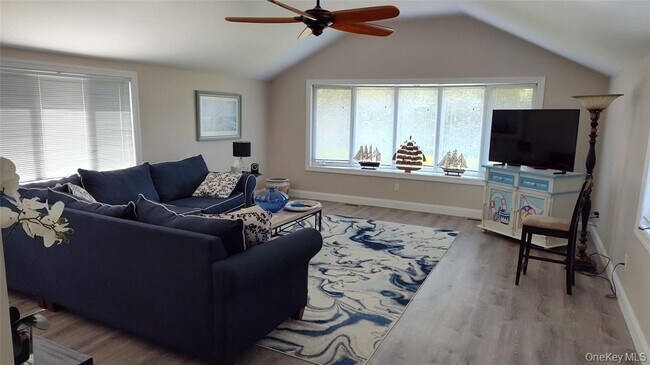 Photo - 1 Washington Ave E