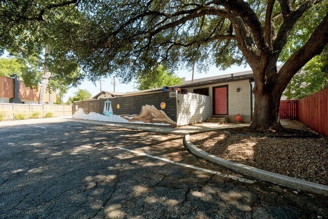 4802 W Wind Trail