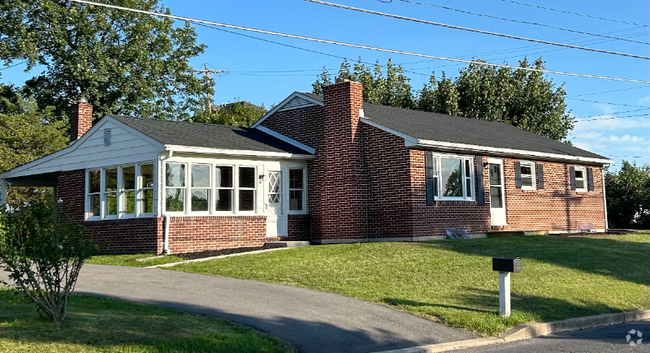 Building Photo - 408 Long Ln Rental